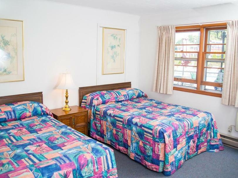 ويسكونسن الوديان Colonial Motel المظهر الخارجي الصورة